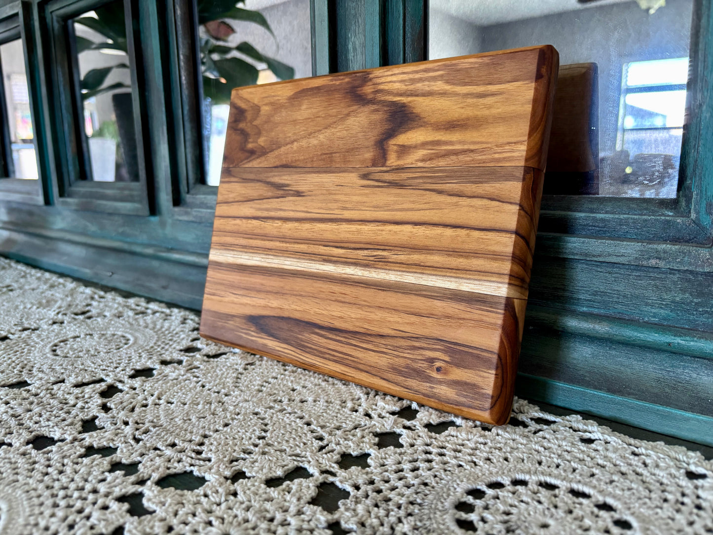 Medium Cutting Board 8x10x1