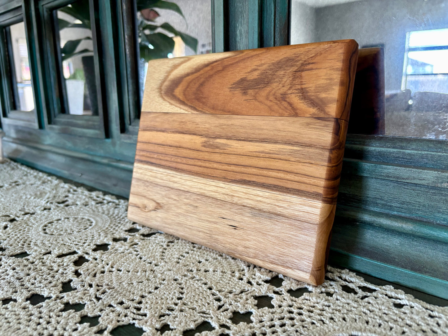 Medium Cutting Board 8x10x1